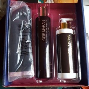 *PRICE FIRM*Josie Maran self tanning kit NIB